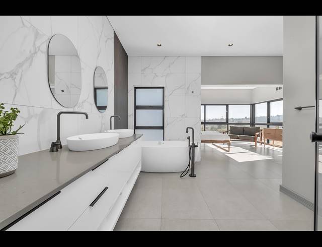 4 BEDROOM HOUSE FOR SALE IN HELDERFONTEIN ESTATE